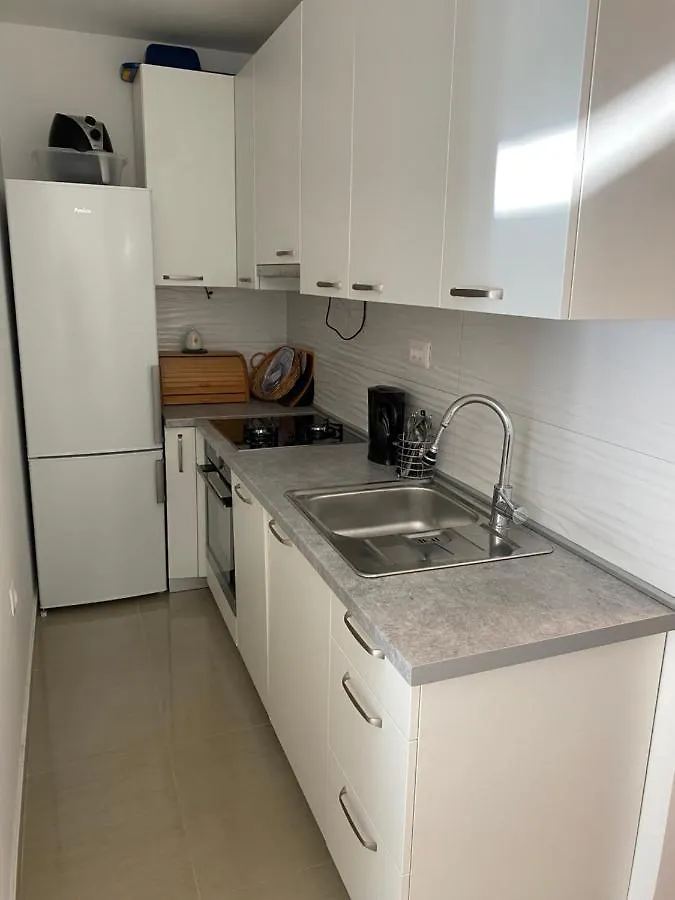 Apartment Apartman Lola Pula