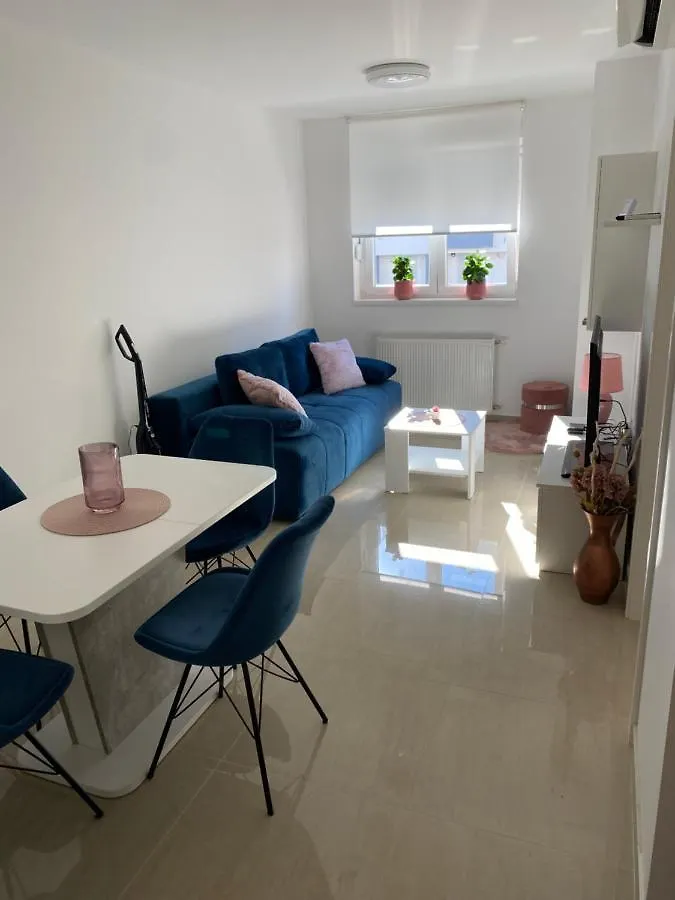 Apartman Lola Pula 0*,